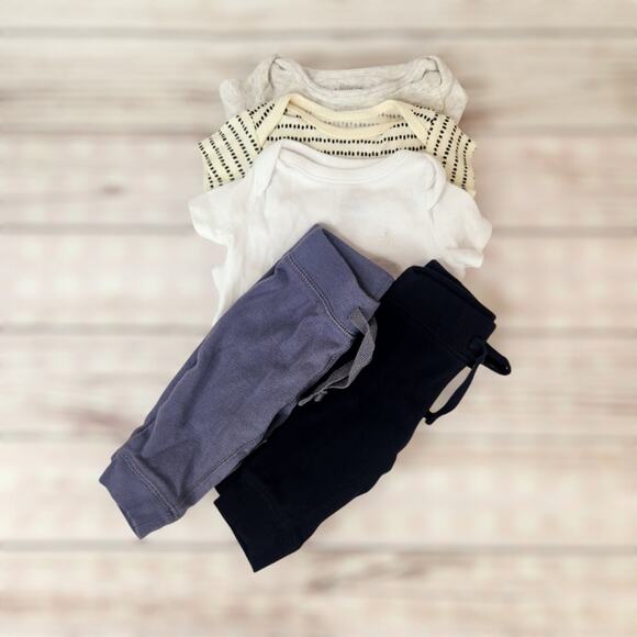 Old Navy Gap Gerber Boy's Bundle 0-3 months Clothing BodySuit - Picture 1 of 11